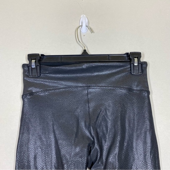 Spanx Faux Leather Pebbled Leggings Size Small - Picture 6 of 9